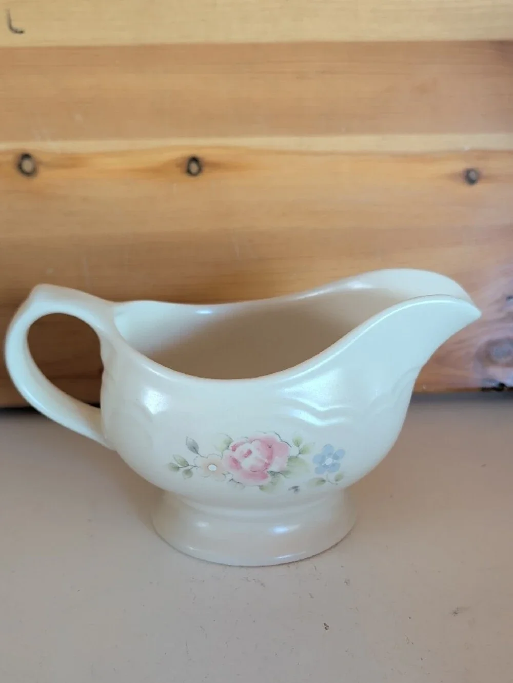 Pfaltzgraff, Cream Tea Rose Gravy Boat with Floral Accent #436 USA